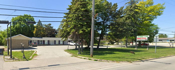 Monnie-Lynn Motel - 2023 Street View (newer photo)